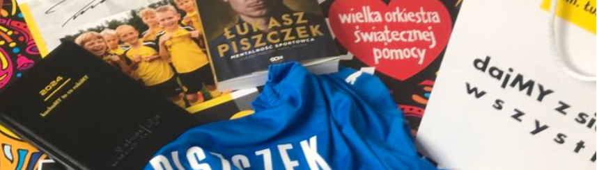 Koszulka, książka i gadżety Łukasza Piszczka na licytację